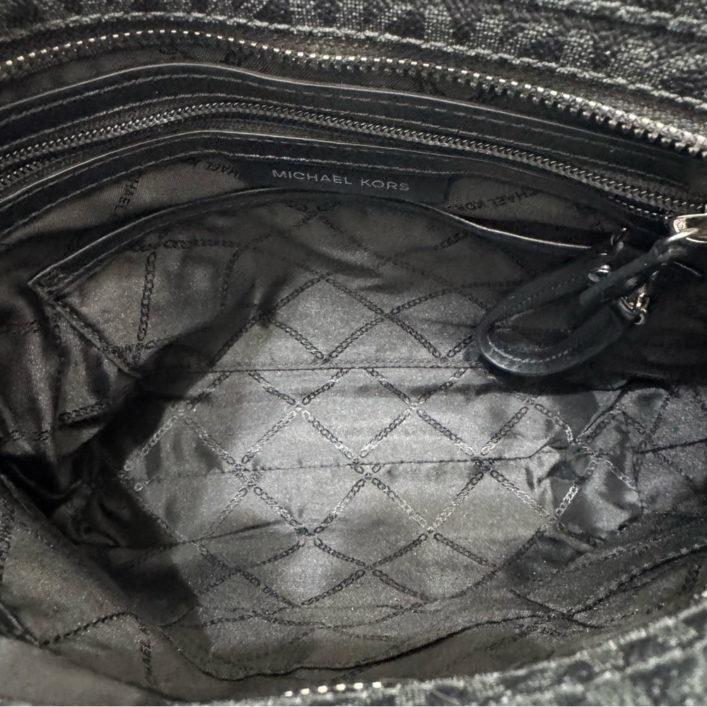 Michael Kors LG MESSENGER Crossbody Black - Picture 9 of 13